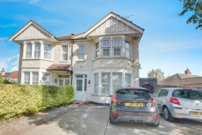 2 Bedroom Flat For Sale In Hillborough Road, Westcliff-On-Sea, SS0