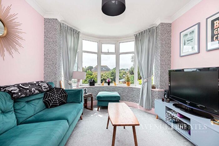 1 Bedroom Apartment For Sale In Castle Lane West, Bournemouth, Dorset, BH8
