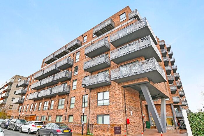 2 Bedroom Flat For Sale In East Thames House, Leven Road, London, E14