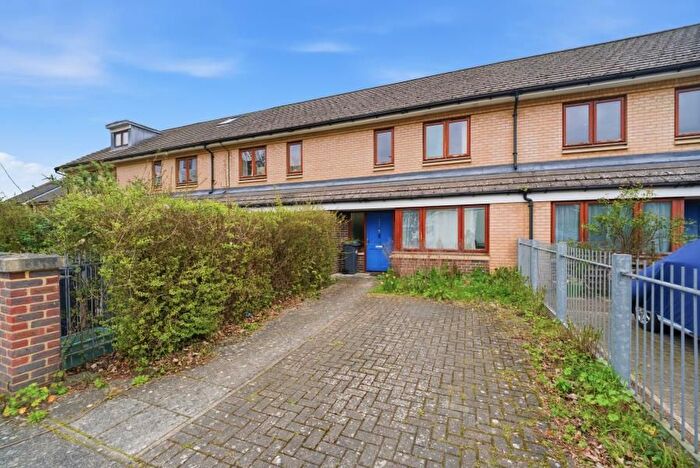 2 Bedroom Flat For Sale In Summerwood Road, TW7