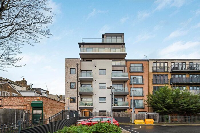 1 Bedroom Flat For Sale In Planetree Path, Walthamstow, London, E17