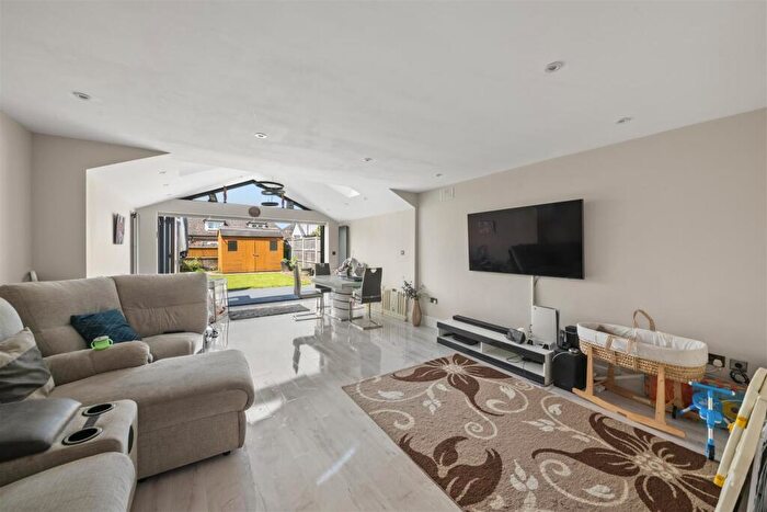 3 Bedroom Semi Detached House For Sale In Northolt Avenue, Ruislip, HA4