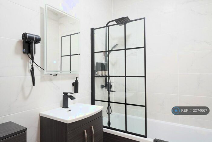 1 Bedroom Flat To Rent In Tudor House, Brighouse, HD6