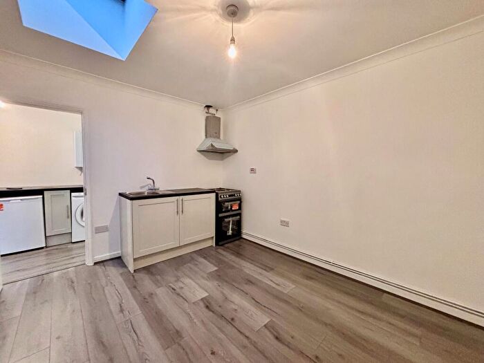 1 Bedroom Flat To Rent In Napier Road, Gillingham, ME7