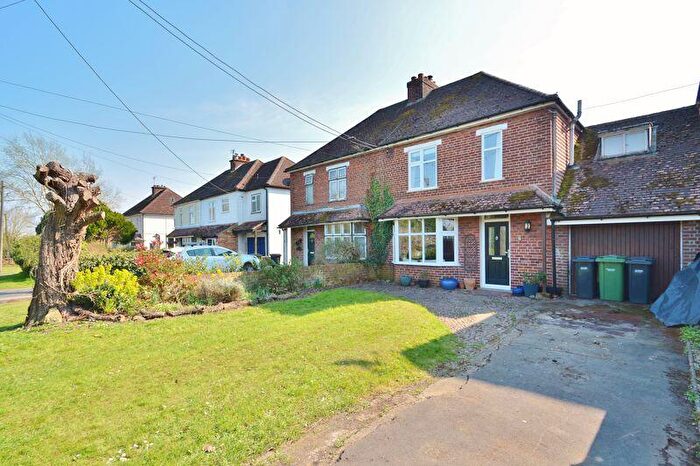 3 Bedroom Semi-Detached House For Sale In London Road, Milton Common, OX9