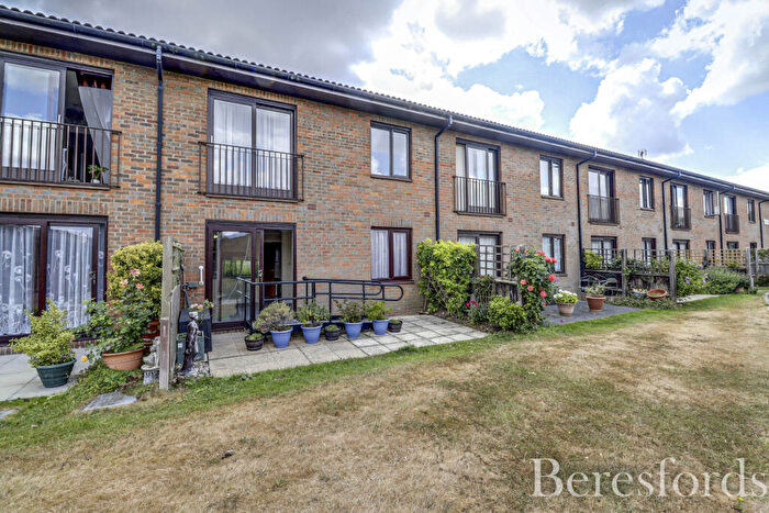 1 Bedroom Apartment For Sale In The Lawns, Uplands Road, CM14