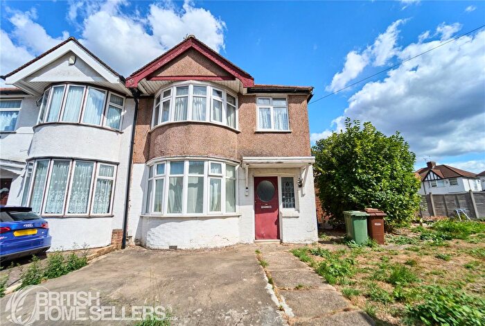 3 Bedroom Semi Detached House For Sale In Methuen Road, Edgware, HA8