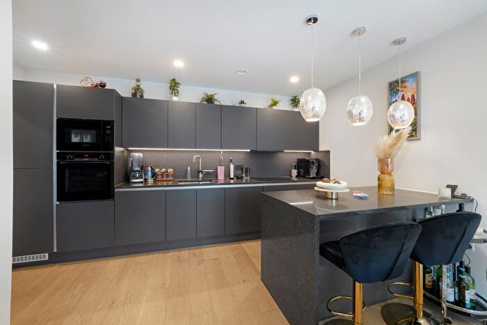 2 Bedroom Flat To Rent In Middle Road, Hanwell, W7