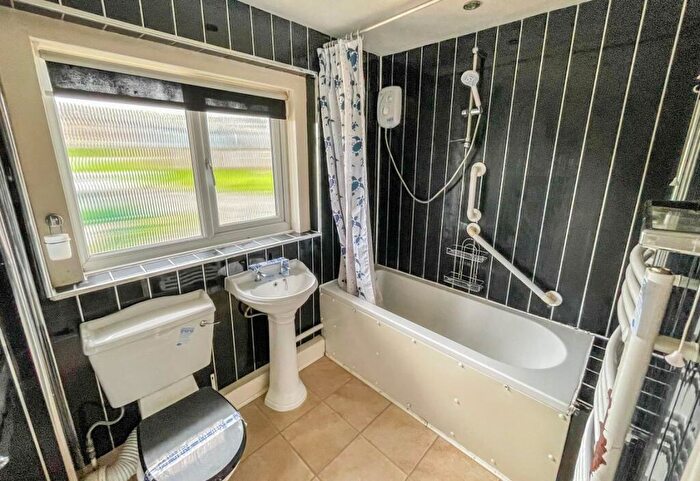 2 Bedroom Flat For Sale In Flat Wroxall House, High Street, Wroxall, Ventnor, Isle Of Wight, PO38