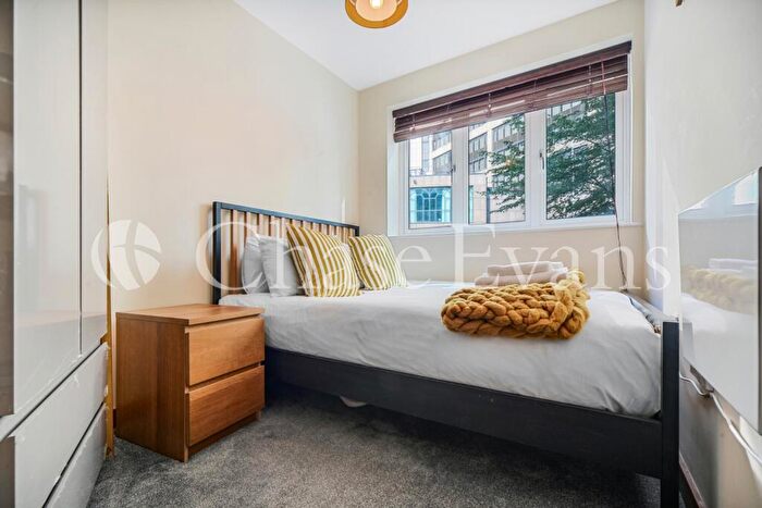 2 Bedroom Flat For Sale In Cuba Street, Canary Wharf, London, E14