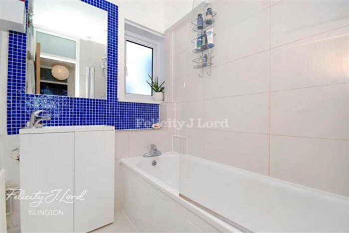 2 Bedroom Apartment To Rent In Nightingale Road, London, N1
