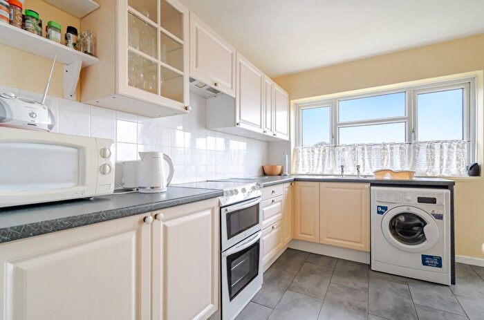 2 Bedroom Flat For Sale In Cleveland Road, Paignton, Devon, TQ4