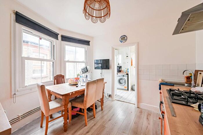 2 Bedroom Maisonette For Sale In Gladstone Avenue, Wood Green, London, N22