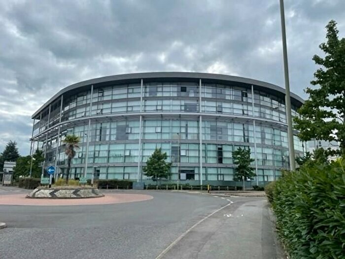 1 Bedroom Studio To Rent In Station Road, Addlestone, KT15