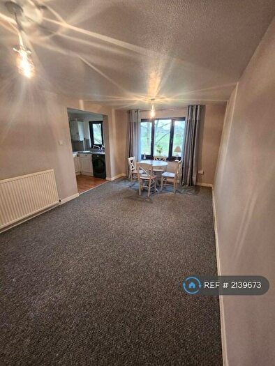 2 Bedroom Flat To Rent In Altdam Farm, Redhill, RH1