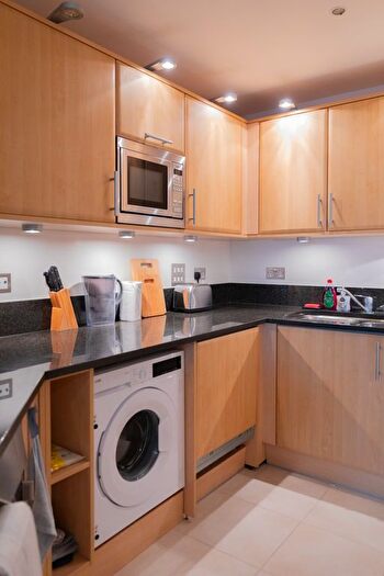 1 Bedroom Flat To Rent In St. George Wharf, London, SW8