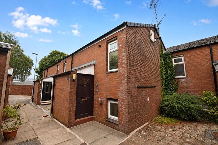 3 Bedroom End Of Terrace House For Sale In Chapel Lane, Royton, Oldham, Greater Manchester, OL2