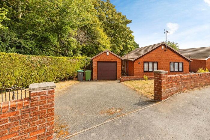 3 Bedroom Bungalow For Sale In Pont Yr Afon, Pen-y-Cae, Wrexham, LL14