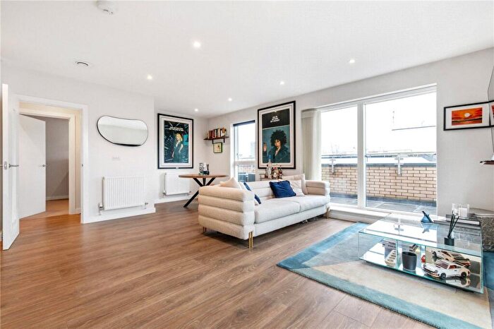 1 Bedroom Apartment To Rent In Chatfield Road, London, SW11