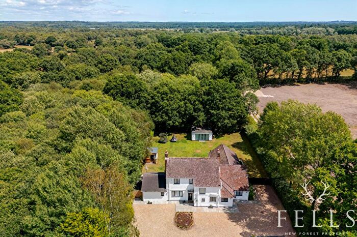 5 Bedroom Detached House For Sale In Verwood Road, Three Legged Cross, BH21