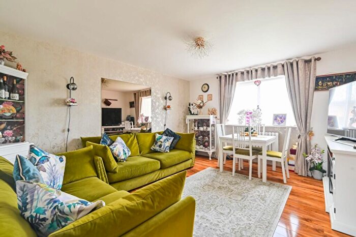 2 Bedroom Flat For Sale In Albatross Way, Royal Docks, London, E6