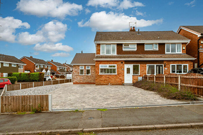 3 Bedroom Semi-Detached House For Sale In Burnham Close, Kingswinford, DY6