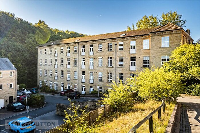 2 Bedroom Flat For Sale In Stepping Stones, Sowerby Bridge, West Yorkshire, HX6