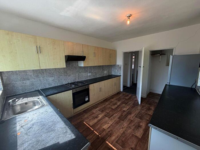 4 Bedroom House To Rent In St. Annes Road, Leeds, LS6