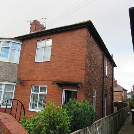 3 Bedroom Flat To Rent In Two Ball Lonnen, Fenham, NE4