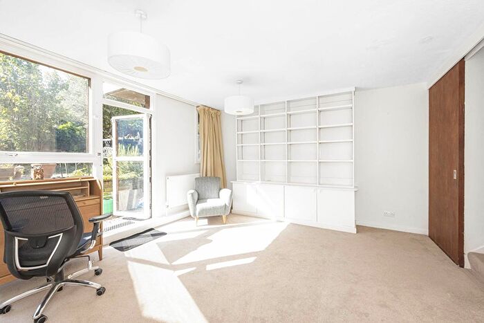 2 Bedroom Property To Rent In Moreton Street, Lillington Garden, SW1V