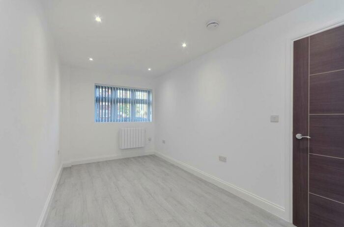 2 Bedroom Flat To Rent In Mitcham Road, Mitcham, Croydon, CR0