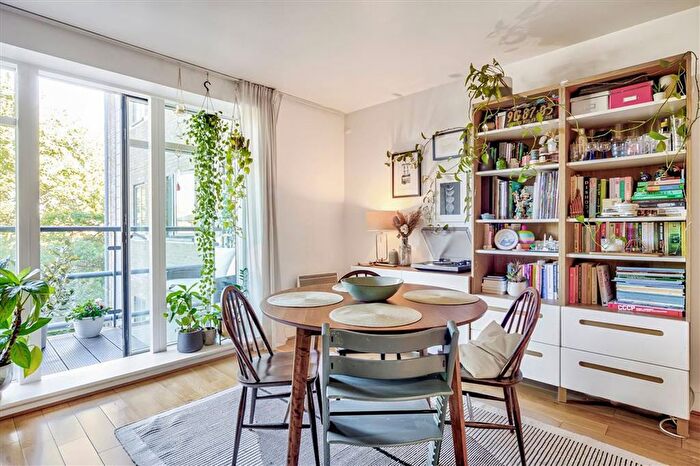 2 Bedroom Flat For Sale In Collington Street, Greenwich, SE10