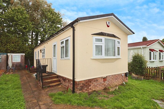2 Bedroom Park Home For Sale In Woodlands Park, Almondsbury, Bristol, BS32