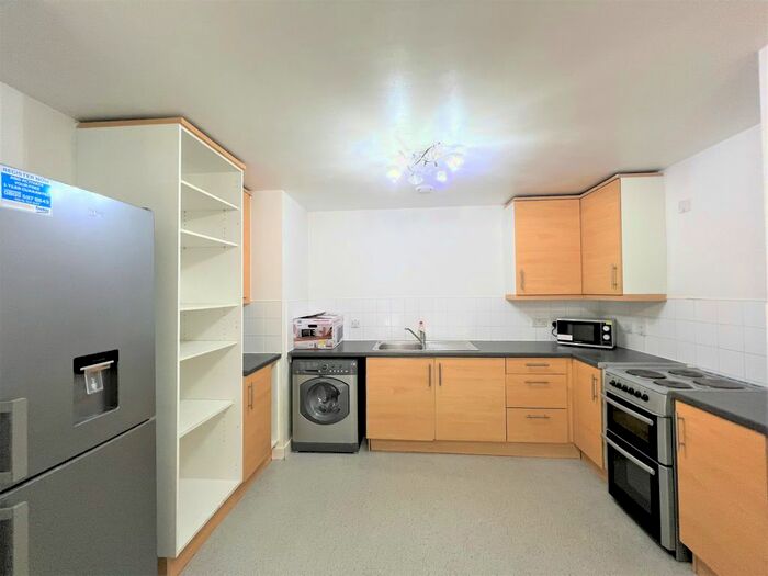 3 Bedroom Flat To Rent In Wilton Road, London SW1V