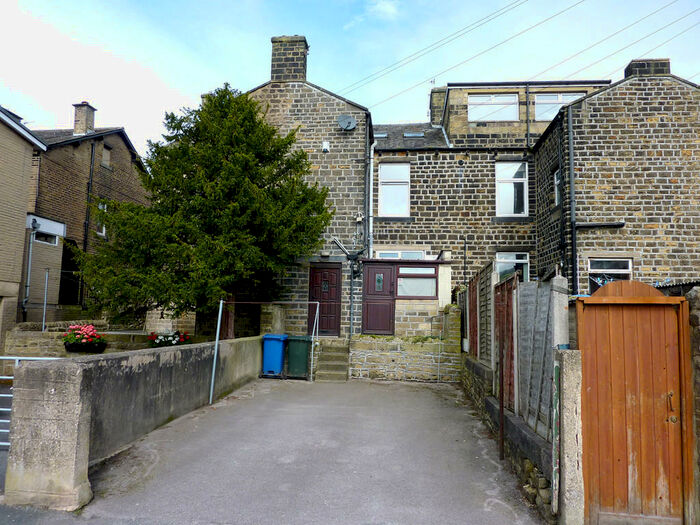 2 Bedroom Apartment To Rent In Main Street, Cross Hills, BD20