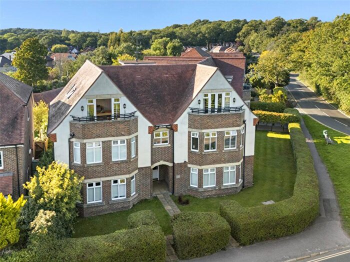 2 Bedroom Flat For Sale In Forest Road, Effingham Junction, Leatherhead, KT24