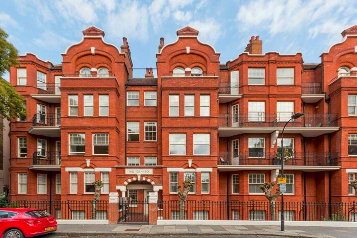 3 Bedroom Flat To Rent In Hamlet Gardens, London, W6