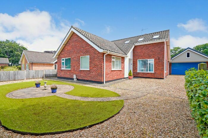 4 Bedroom Bungalow For Sale In Greenways, Holt, NR25