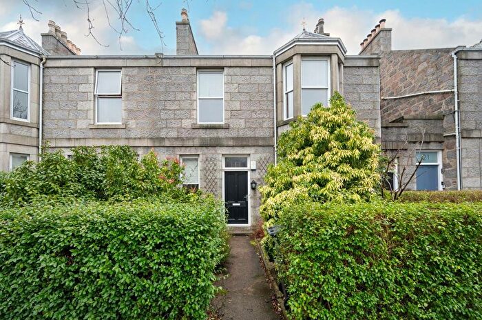 3 Bedroom Ground Maisonette To Rent In Beaconsfield Place, Aberdeen, AB15