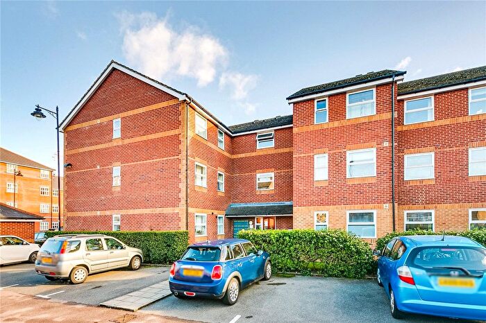 Studio To Rent In Macmillan Way, London, SW17