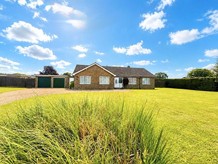 4 Bedroom Bungalow For Sale In Bury Road, Hopton, Diss, IP22
