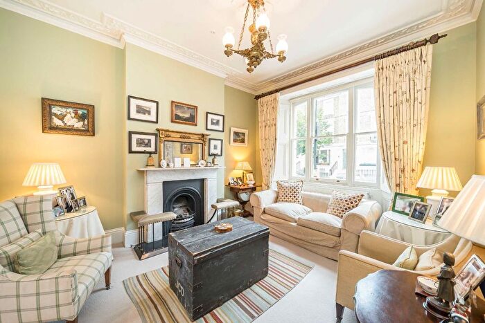 4 Bedroom Property For Sale In Oakley Street, Chelsea, SW3
