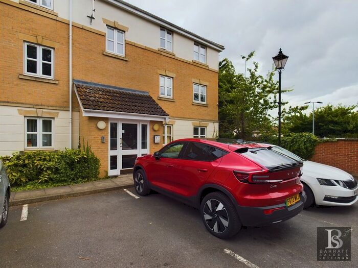 2 Bedroom Flat To Rent In Scholars Walk, Langley, Slough, SL3