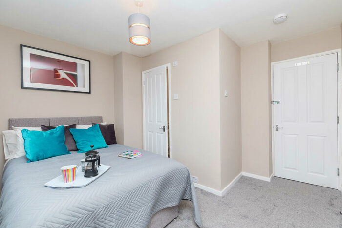 1 Bedroom House To Rent In Gossops Green, RH11