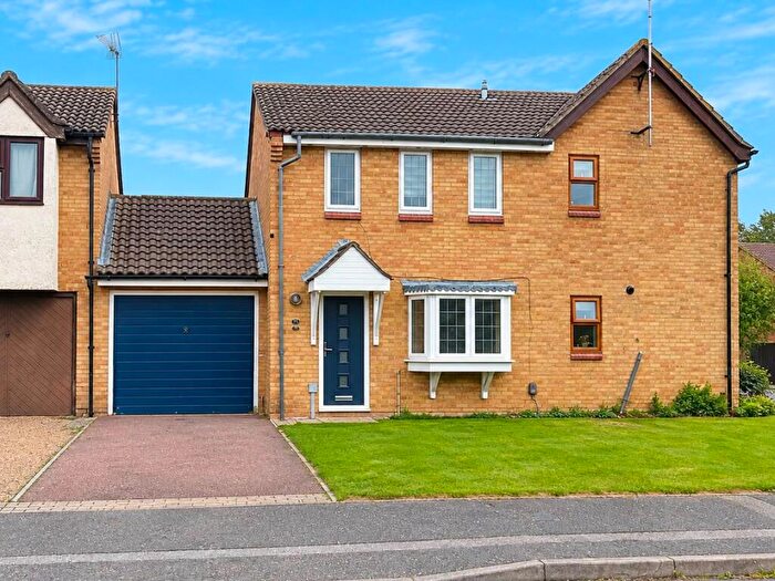 3 Bedroom Semi-Detached House For Sale In Merleburgh Drive, Kemsley, Sittingbourne, ME10