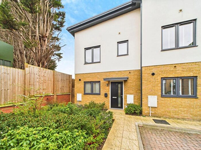 3 Bedroom End Of Terrace House For Sale In The Mead, Hitchin, SG5