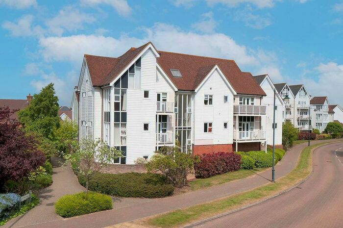 2 Bedroom Flat To Rent In Edgar Close, Kings Hill, ME19