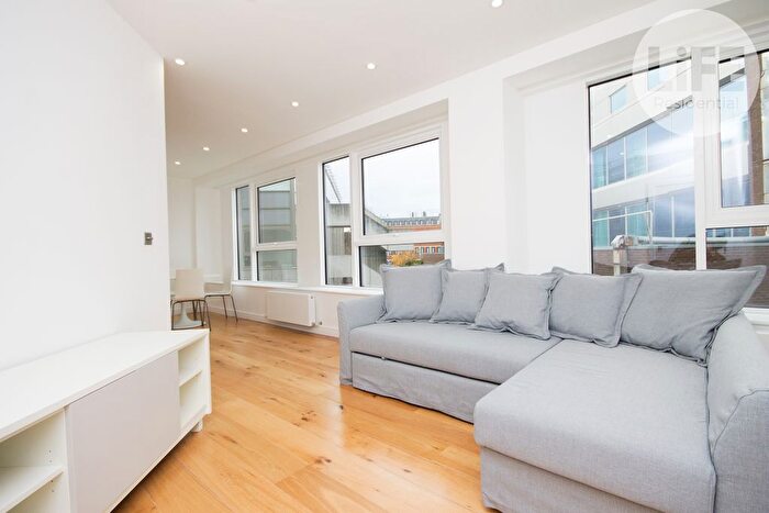 1 Bedroom Flat To Rent In Balfour Road, Hounslow, TW3