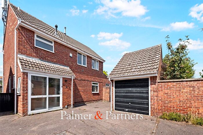 3 Bedroom Detached House For Sale In Roach Vale, Parsons Heath, Colchester, Essex, CO4