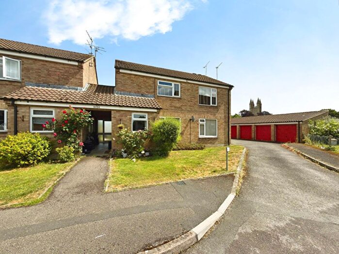2 Bedroom Flat To Rent In Saxon Close, Cricklade, SN6